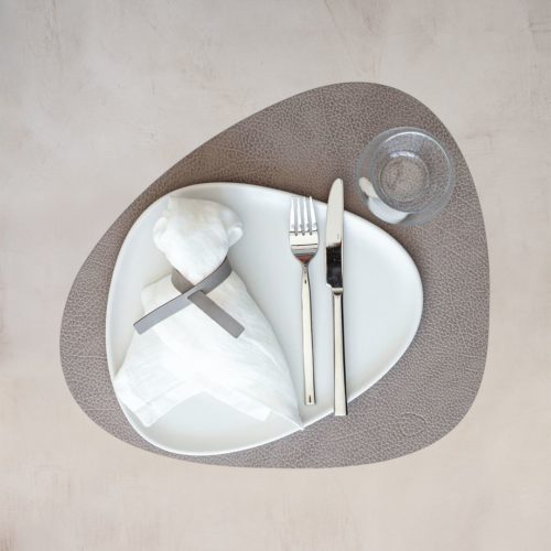 Lind DNA Table Mat Curve L Hippo Warm Grey