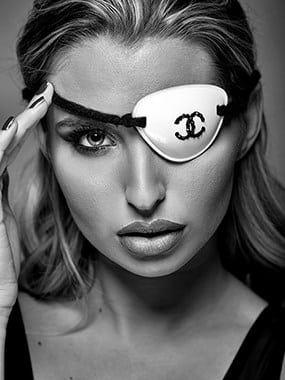 Artwood Tavla Plexiglas - Pirate woman