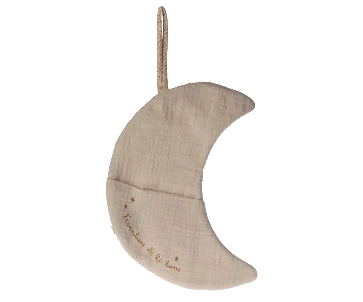 Maileg Månen, L'aventure de la lune