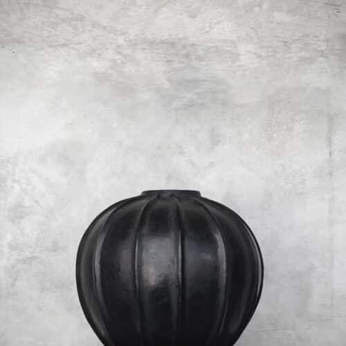 Noori AGUN round vase, black antique