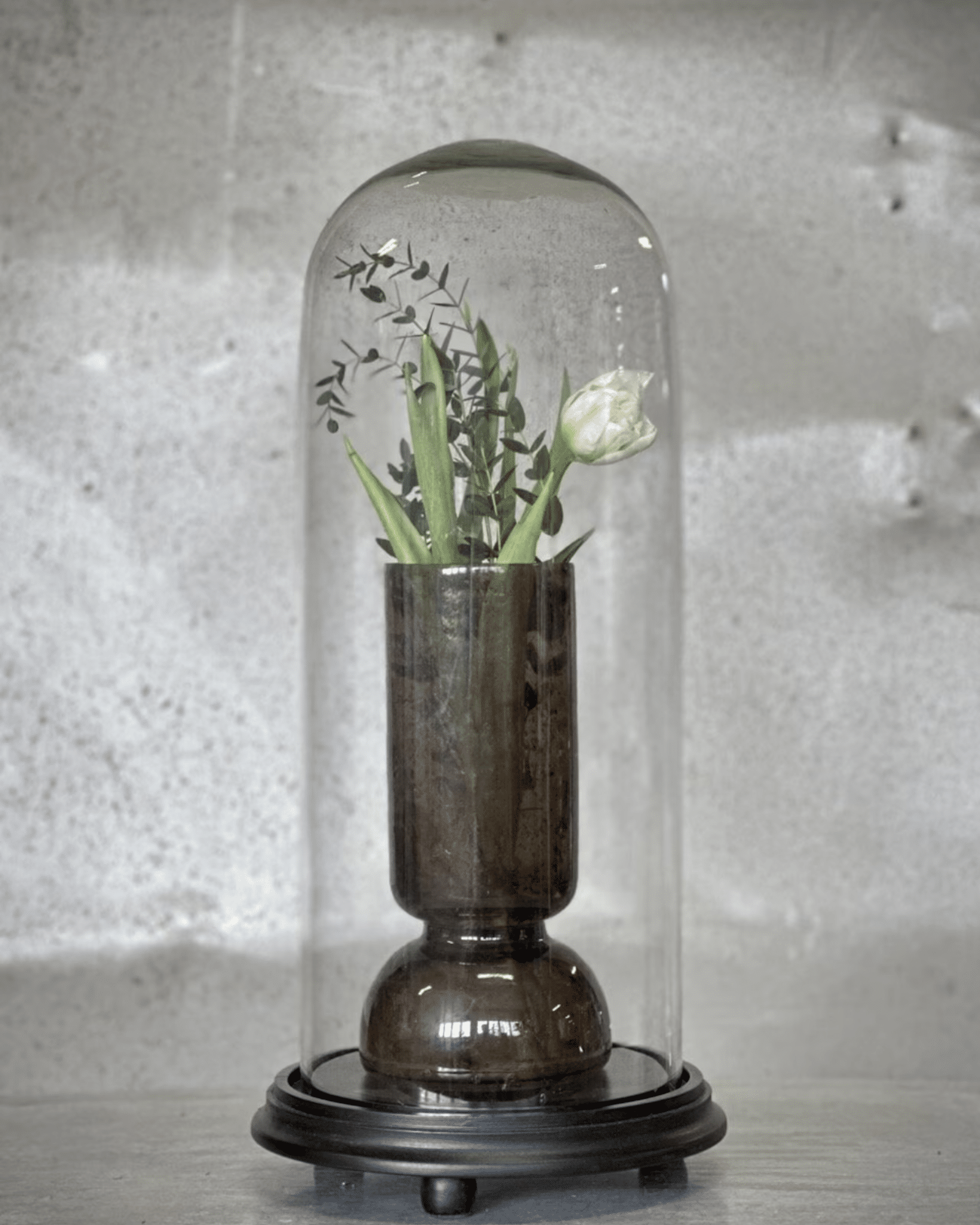 Noori VALLON stor rund glaskupol med svart bas