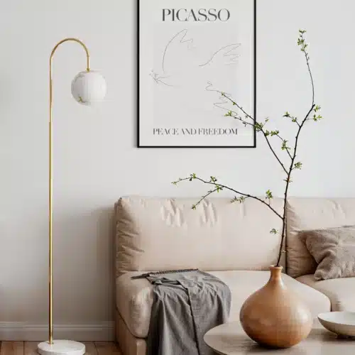 By Rydéns Bellagio golvlampa mässing och vit glasglob H163 cm