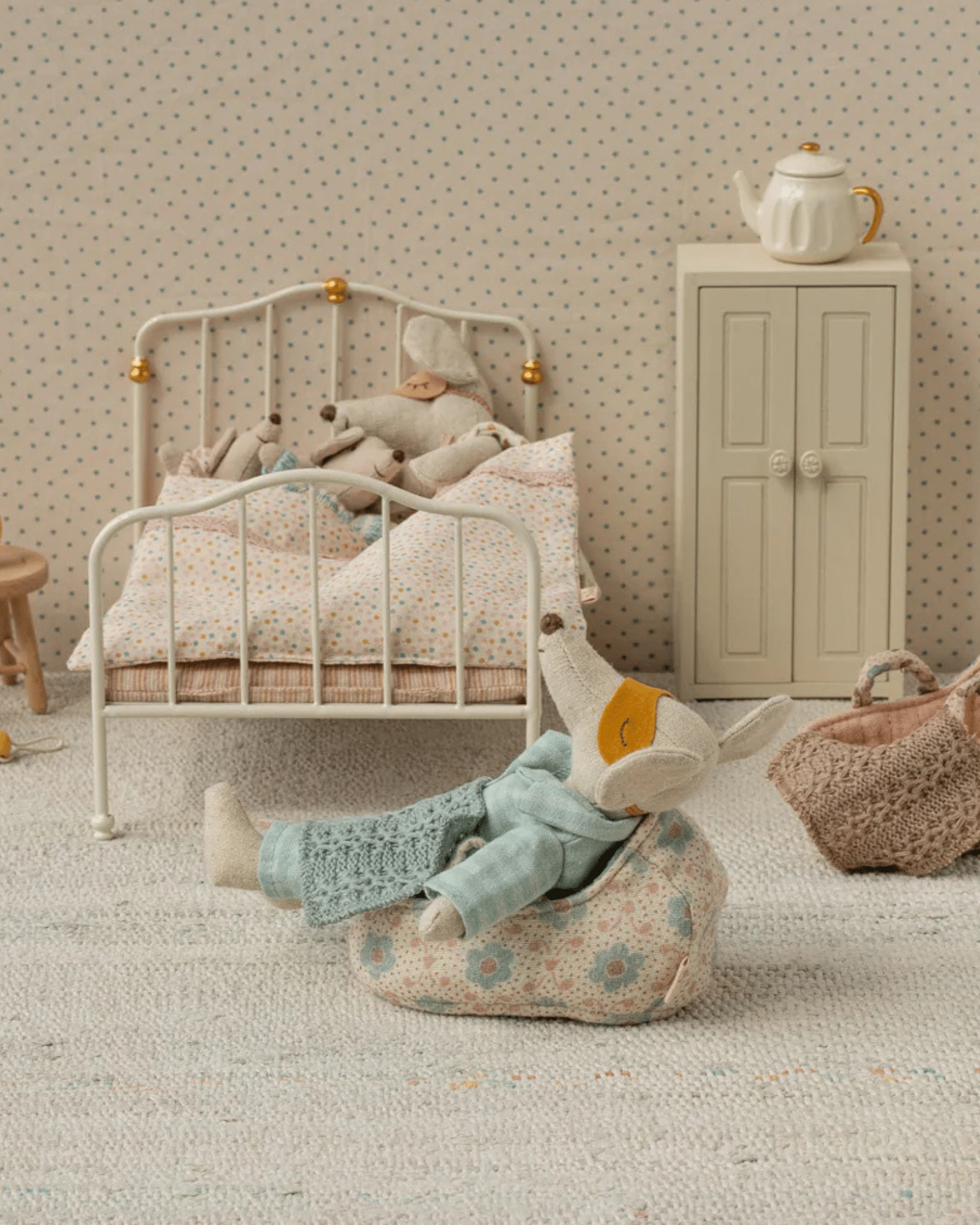 Maileg Baby Mus – Rosa Liggvagn / Bärbar Barnvagn 6 cm - Bild 4